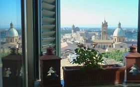 Casa Tipica Siciliana Patronale Home Bedandbreakfast Tremetrisoprailcielo Camere Con Vista, Colazione Interna In Terrazzo Panoramico